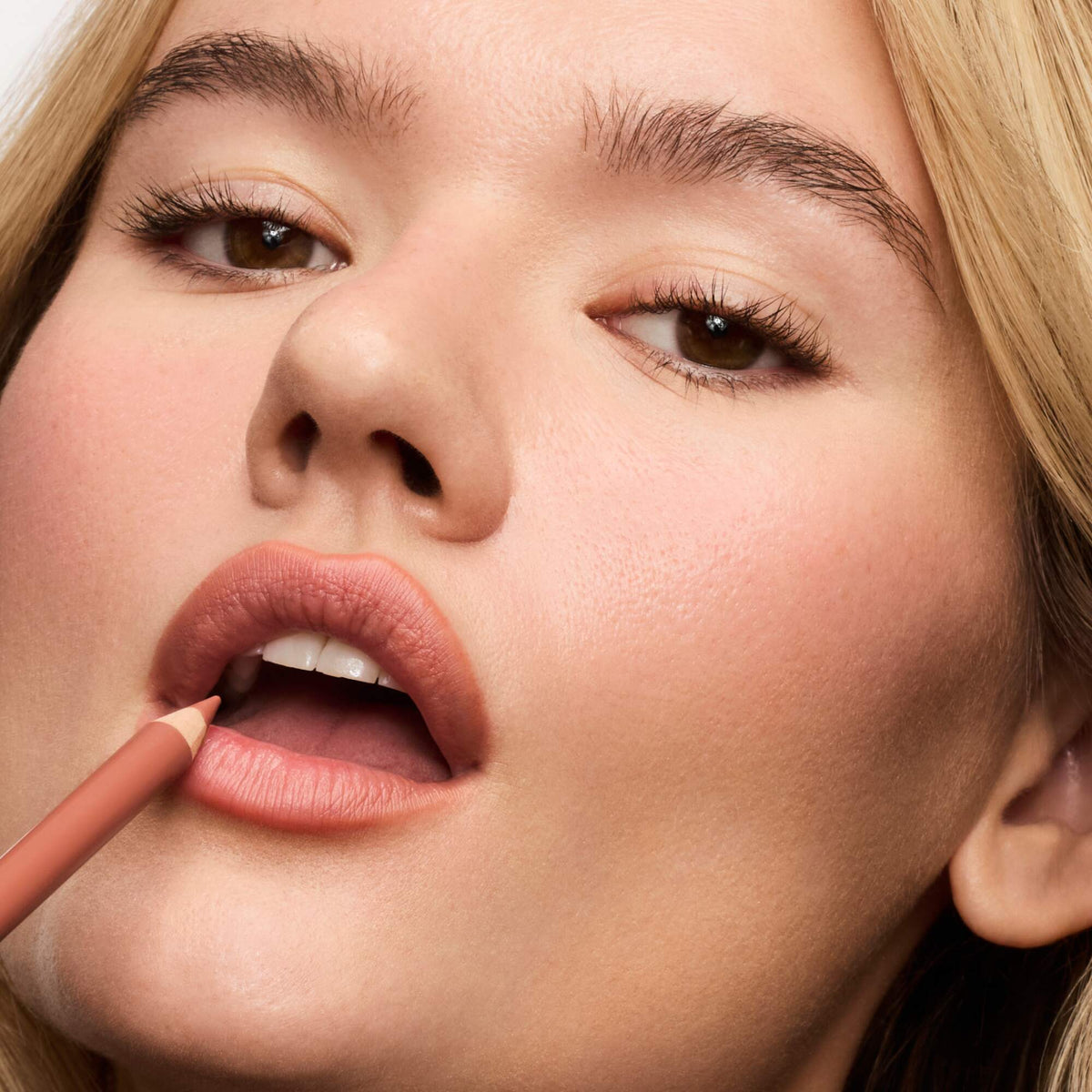 softline-lip-liner-latte-y6 SoftlineLipLiner_Latte_8.jpg